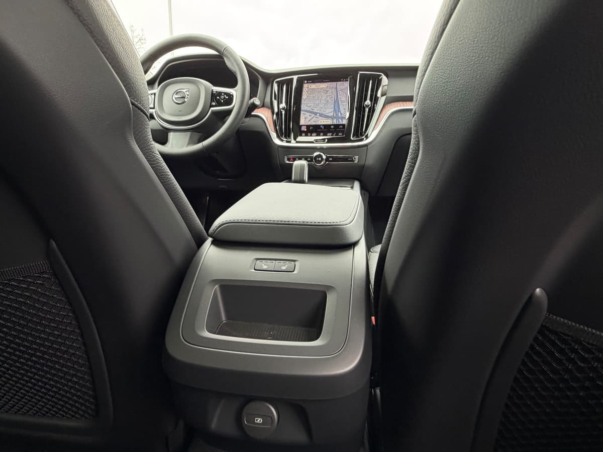 2026 Volvo V60 Cross Country - Image 11