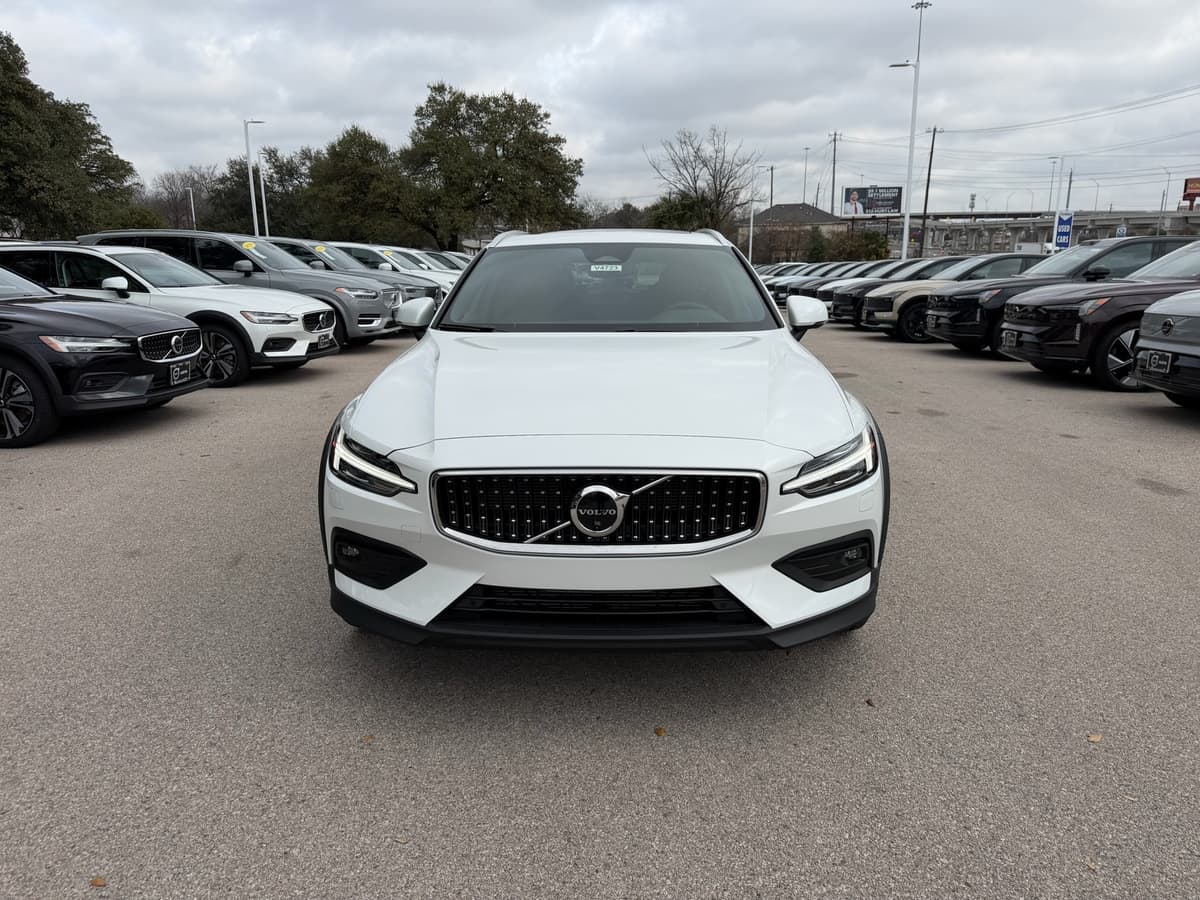 2026 Volvo V60 Cross Country - Image 6