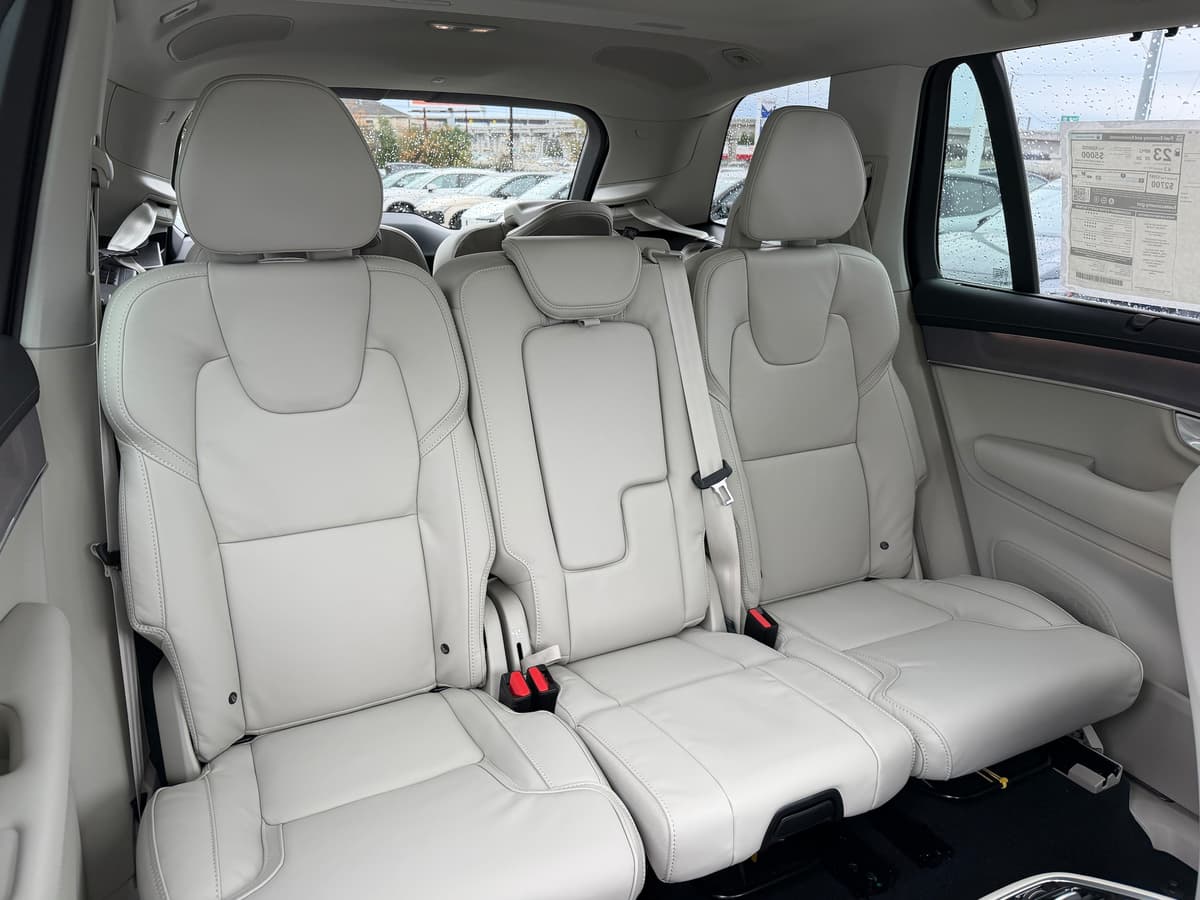 2026 Volvo XC90 - Image 10
