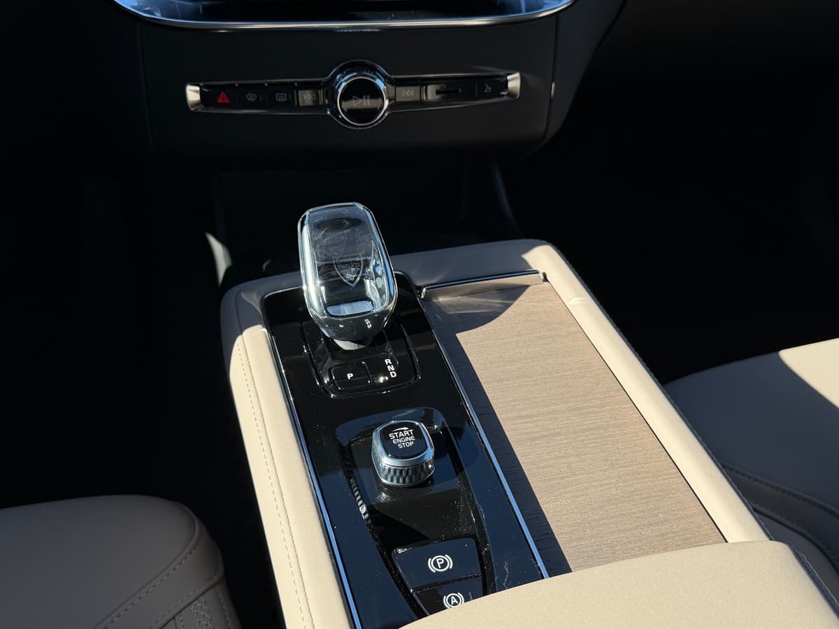 2026 Volvo XC90 plug-in hybrid - Image 14