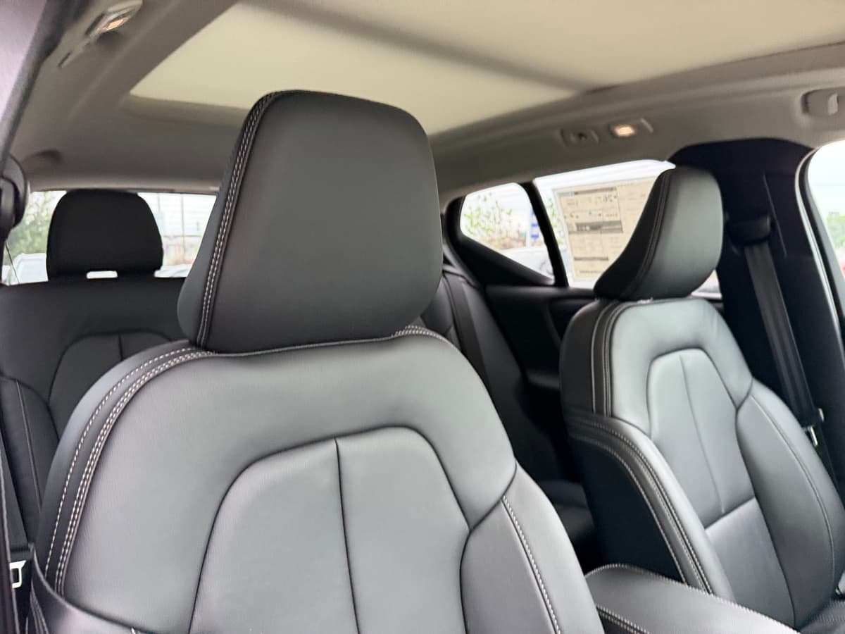 2026 Volvo XC40 - Image 8