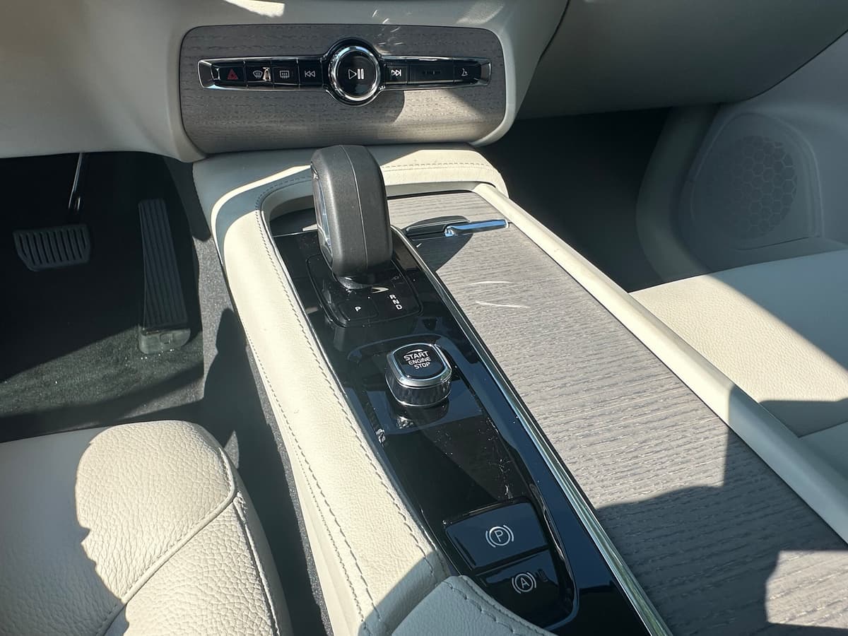 2025 Volvo XC90 - Image 10