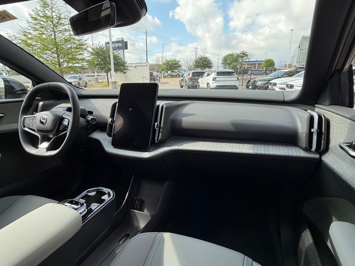 2026 Volvo EX30 - Image 10