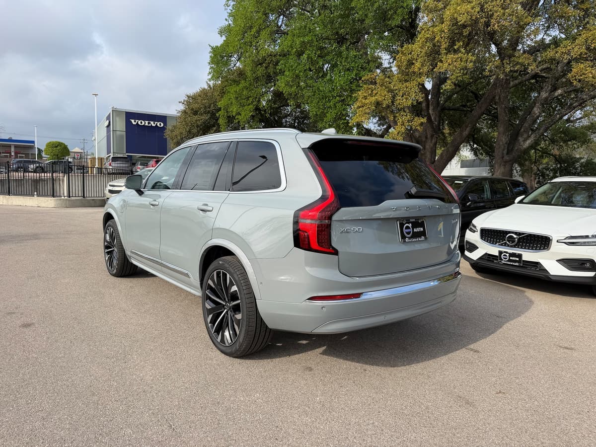 2026 Volvo XC90 plug-in hybrid - Image 4