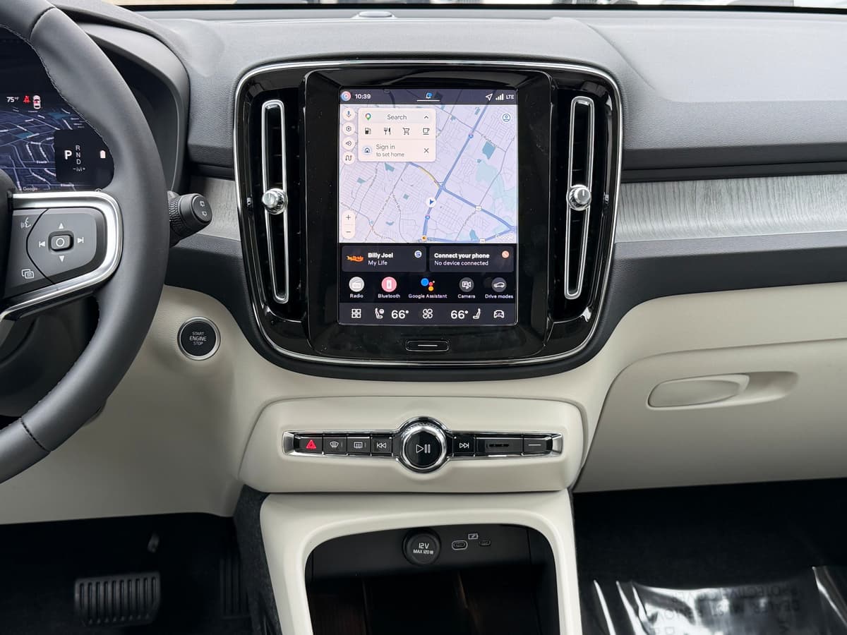 2026 Volvo XC40 - Image 12