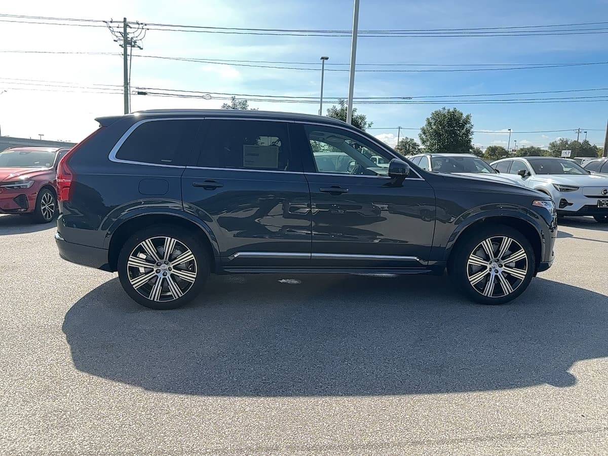 2025 Volvo XC90 plug-in hybrid - Image 7