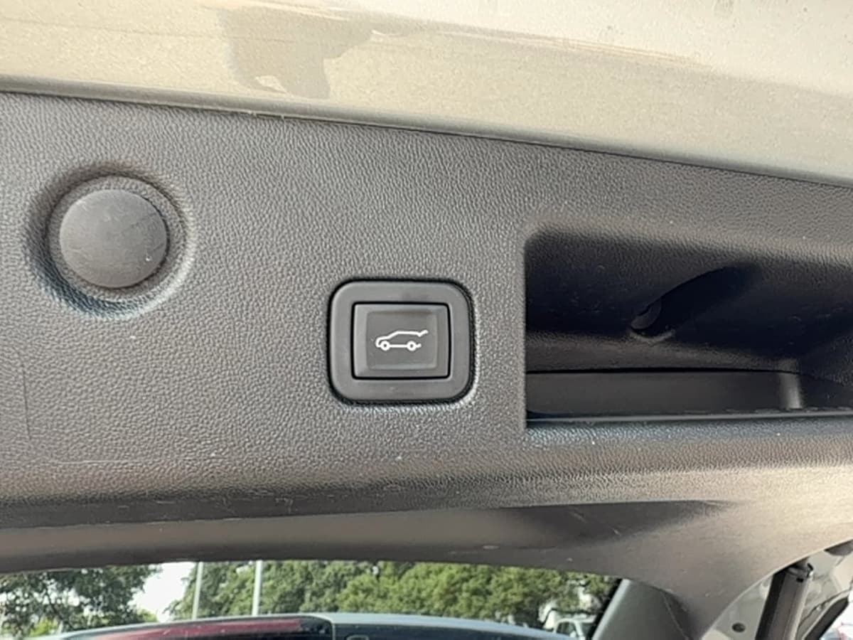 2023 Chevrolet Equinox - Image 24