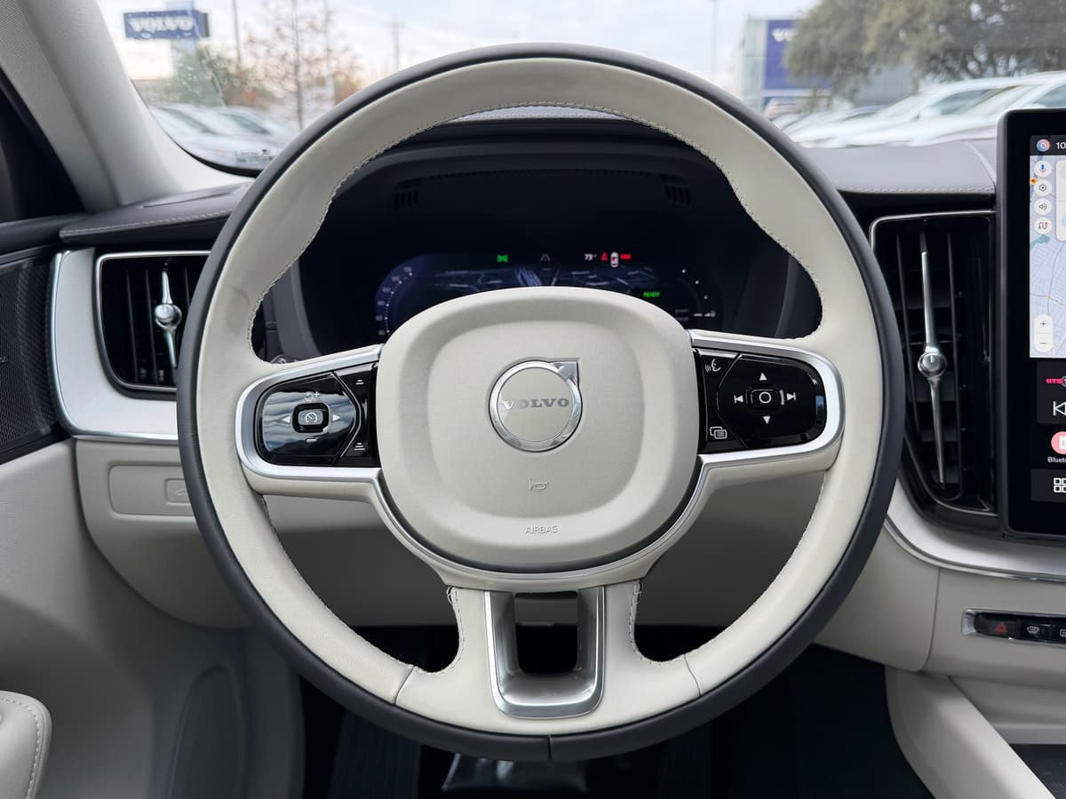 2026 Volvo XC60 plug-in hybrid - Image 14