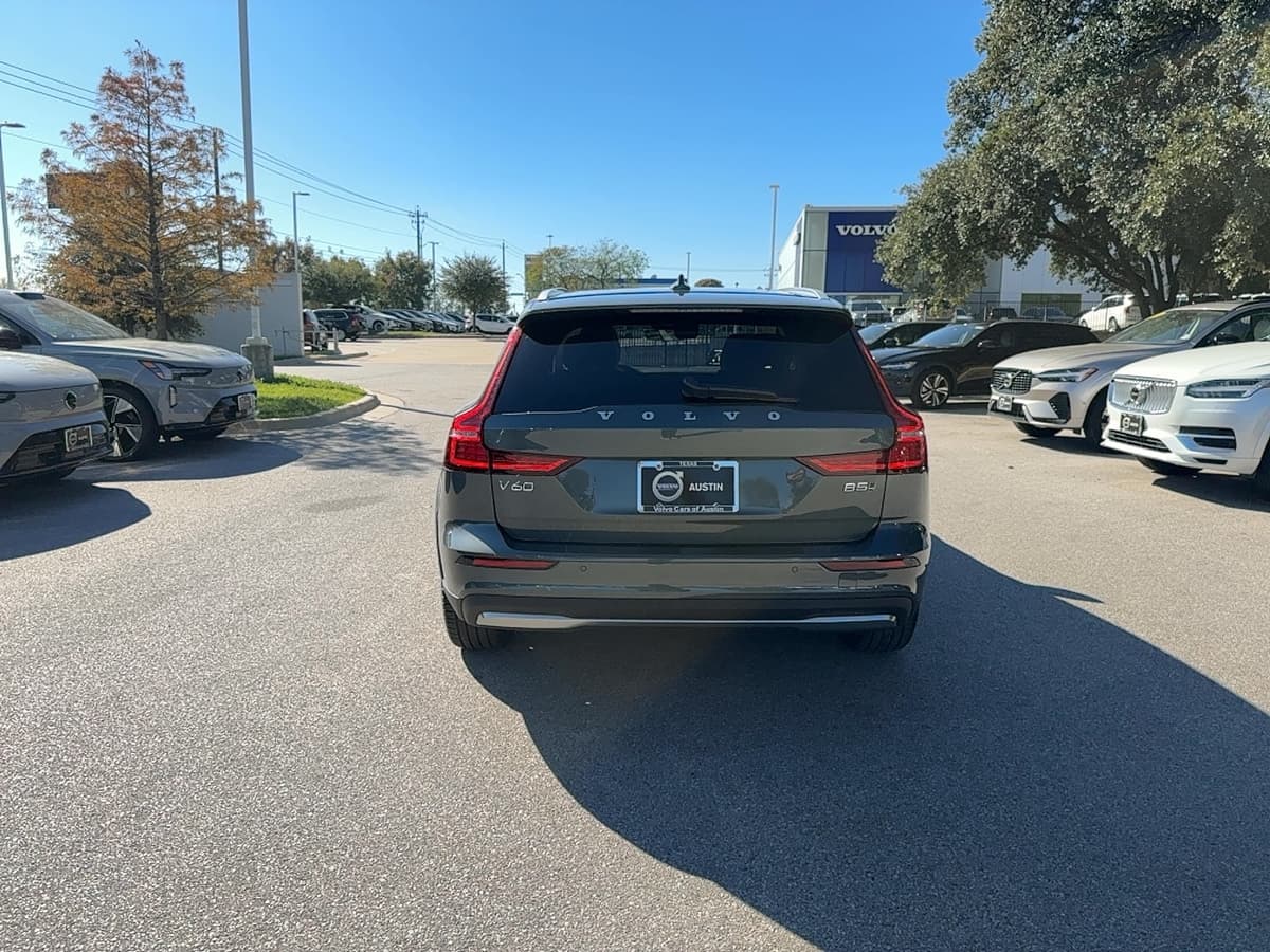 2026 Volvo V60 Cross Country - Image 6