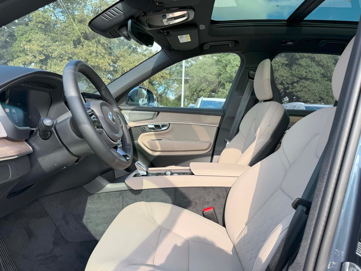 2026 Volvo XC90 - Image 13