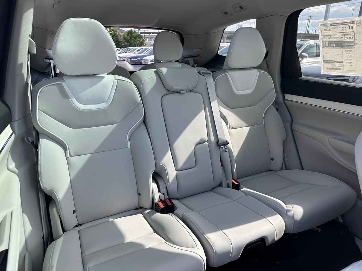 2025 Volvo EX90 - Image 10