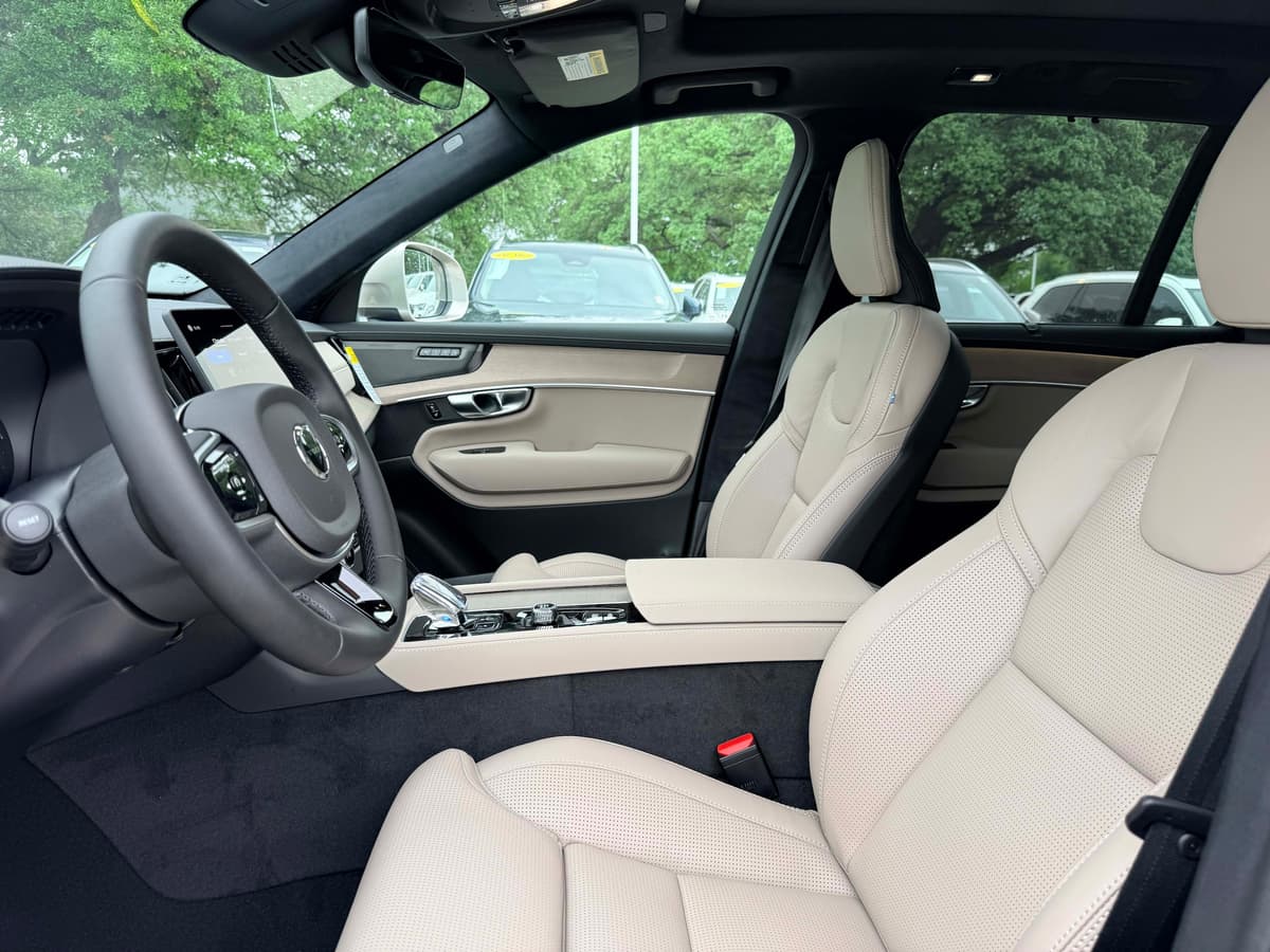 2026 Volvo XC90 plug-in hybrid - Image 11