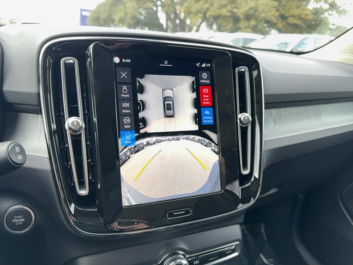 2026 Volvo XC40 - Image 22