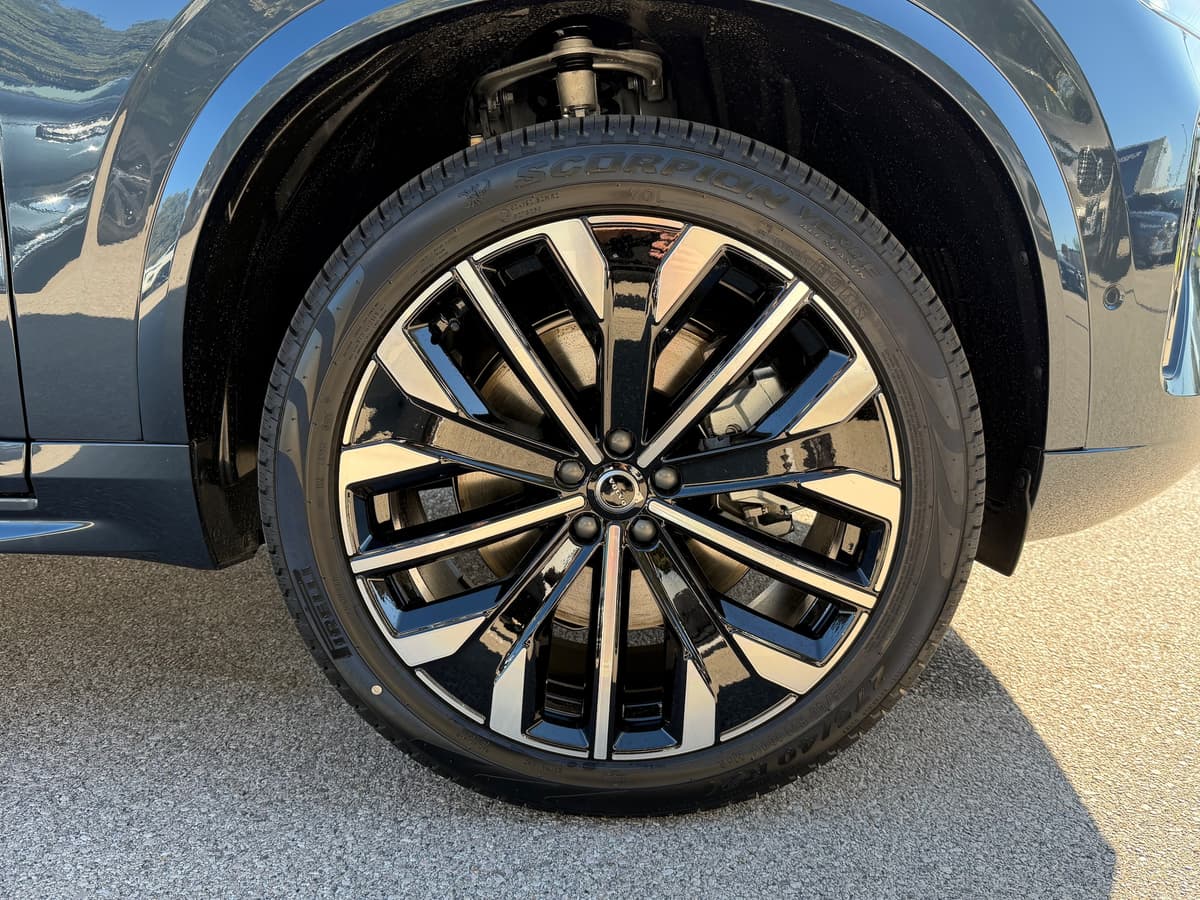 2026 Volvo XC90 plug-in hybrid - Image 7