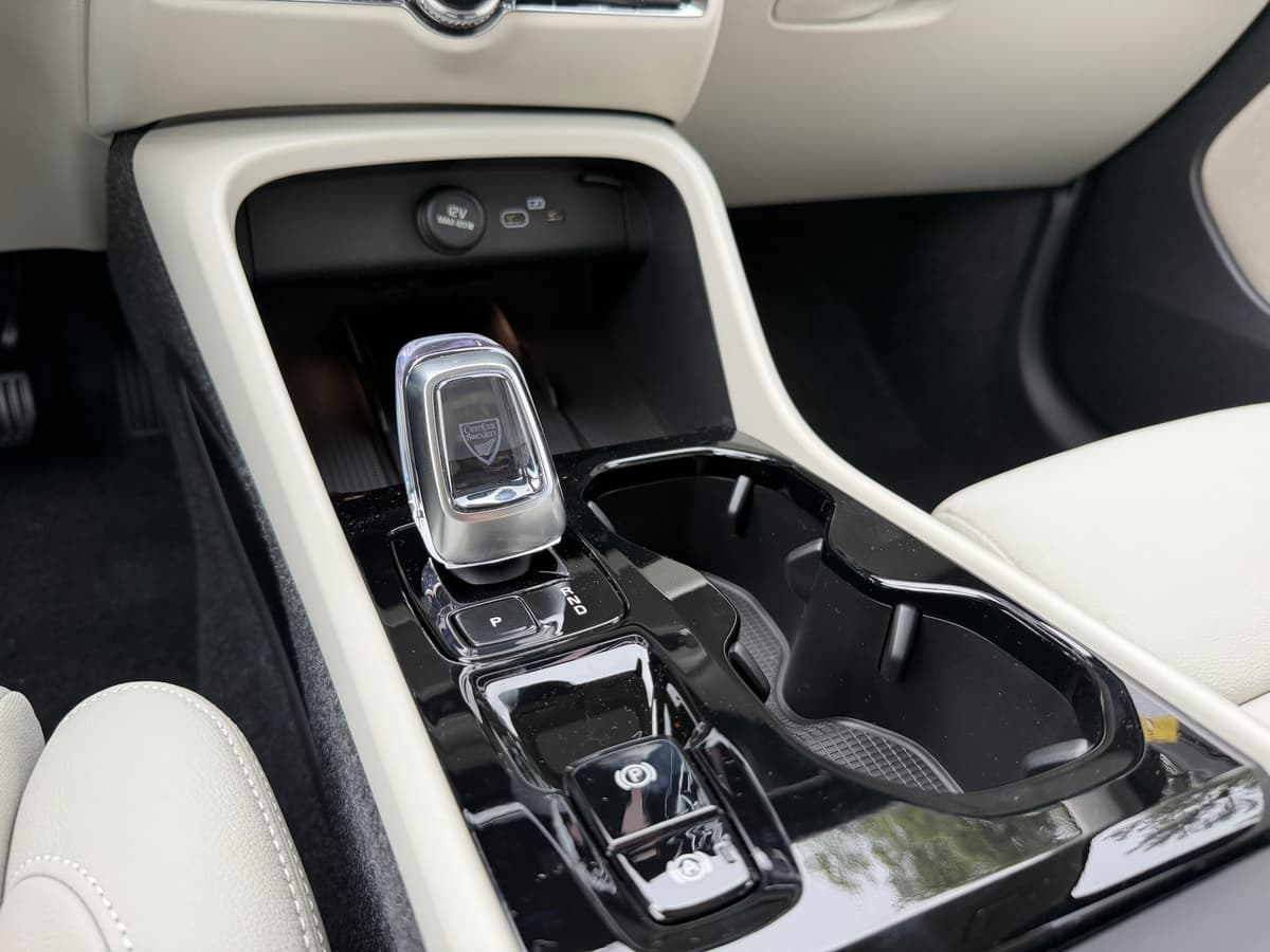 2026 Volvo XC40 - Image 12