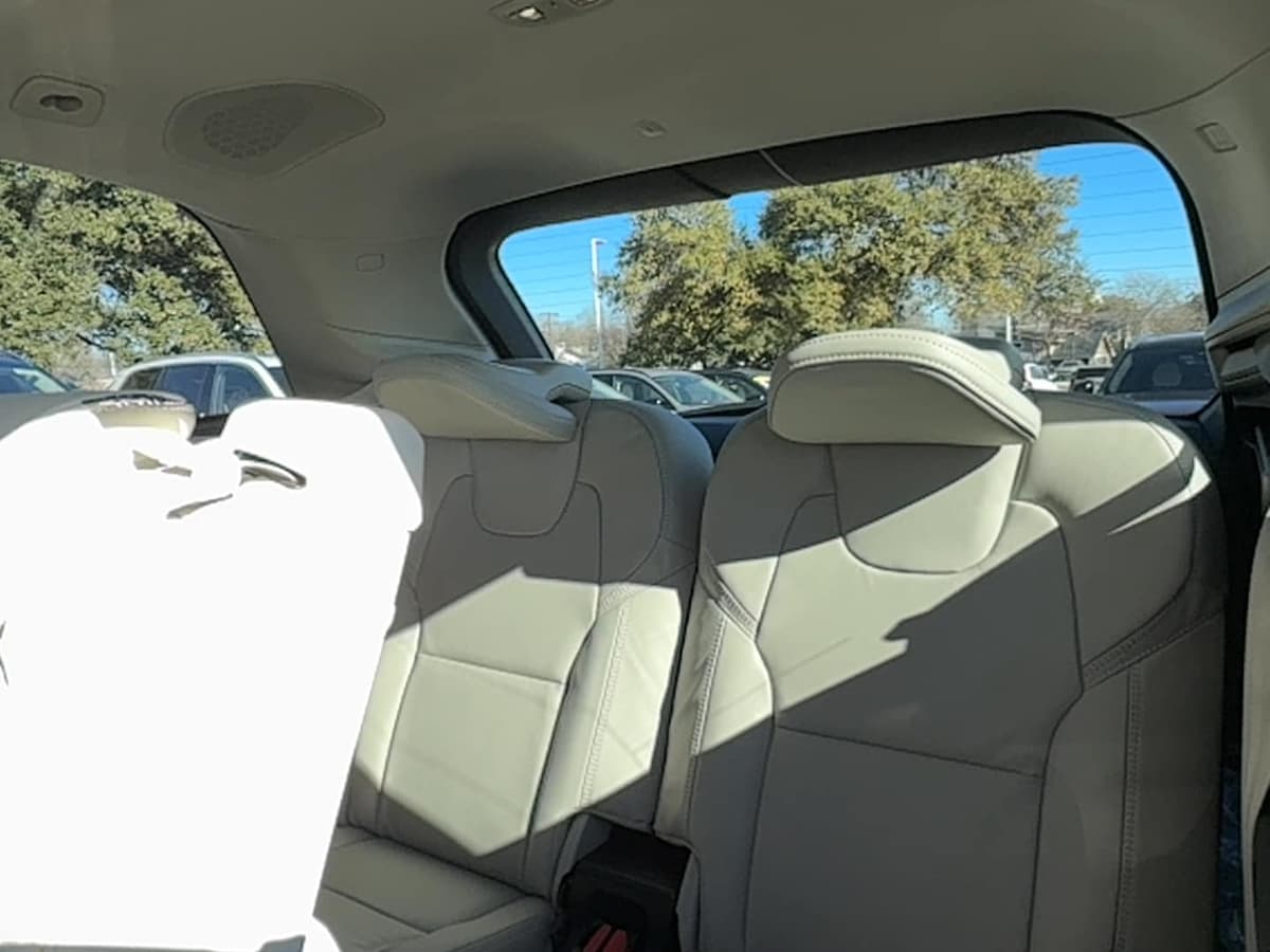 2026 Volvo XC90 plug-in hybrid - Image 14