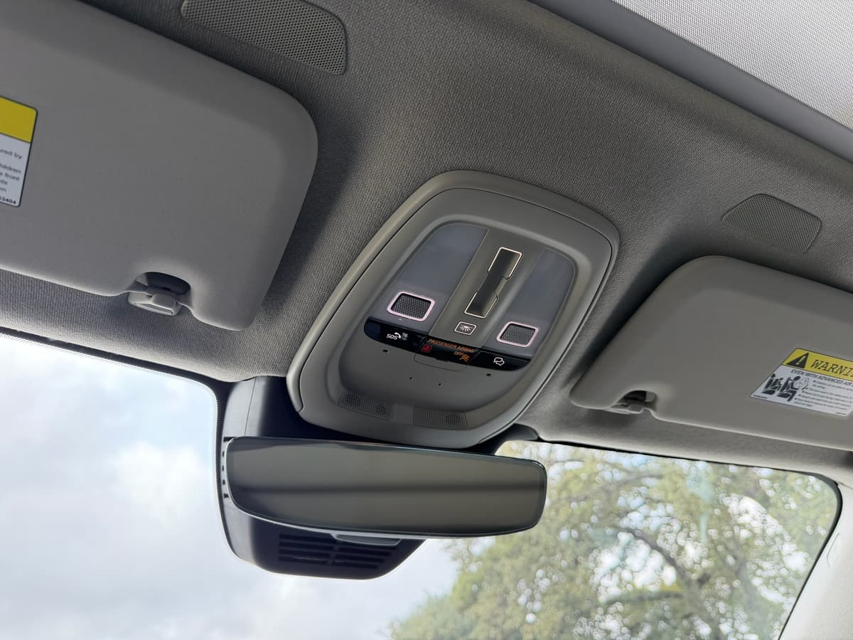 2026 Volvo XC40 - Image 15