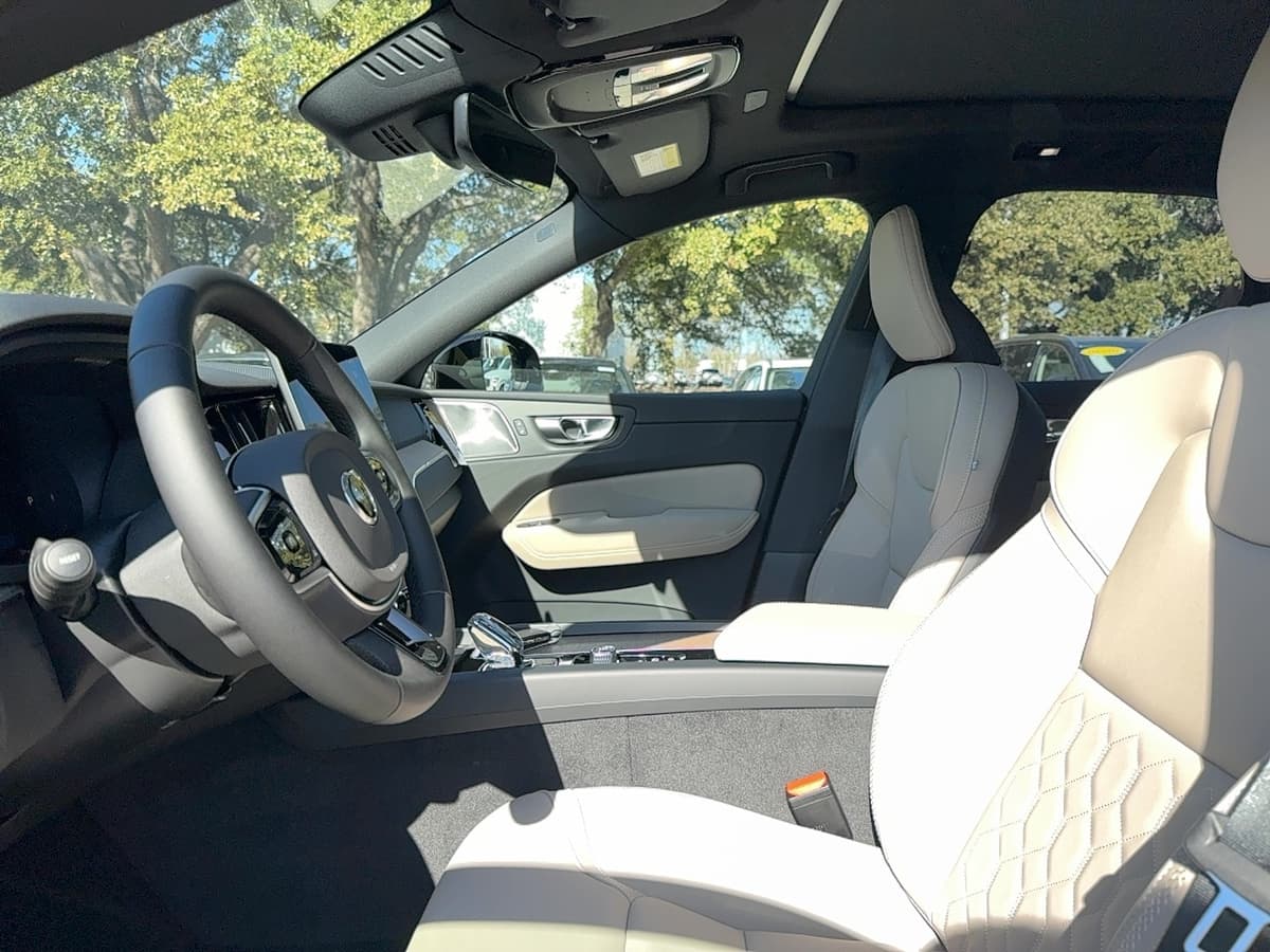 2026 Volvo XC60 - Image 9