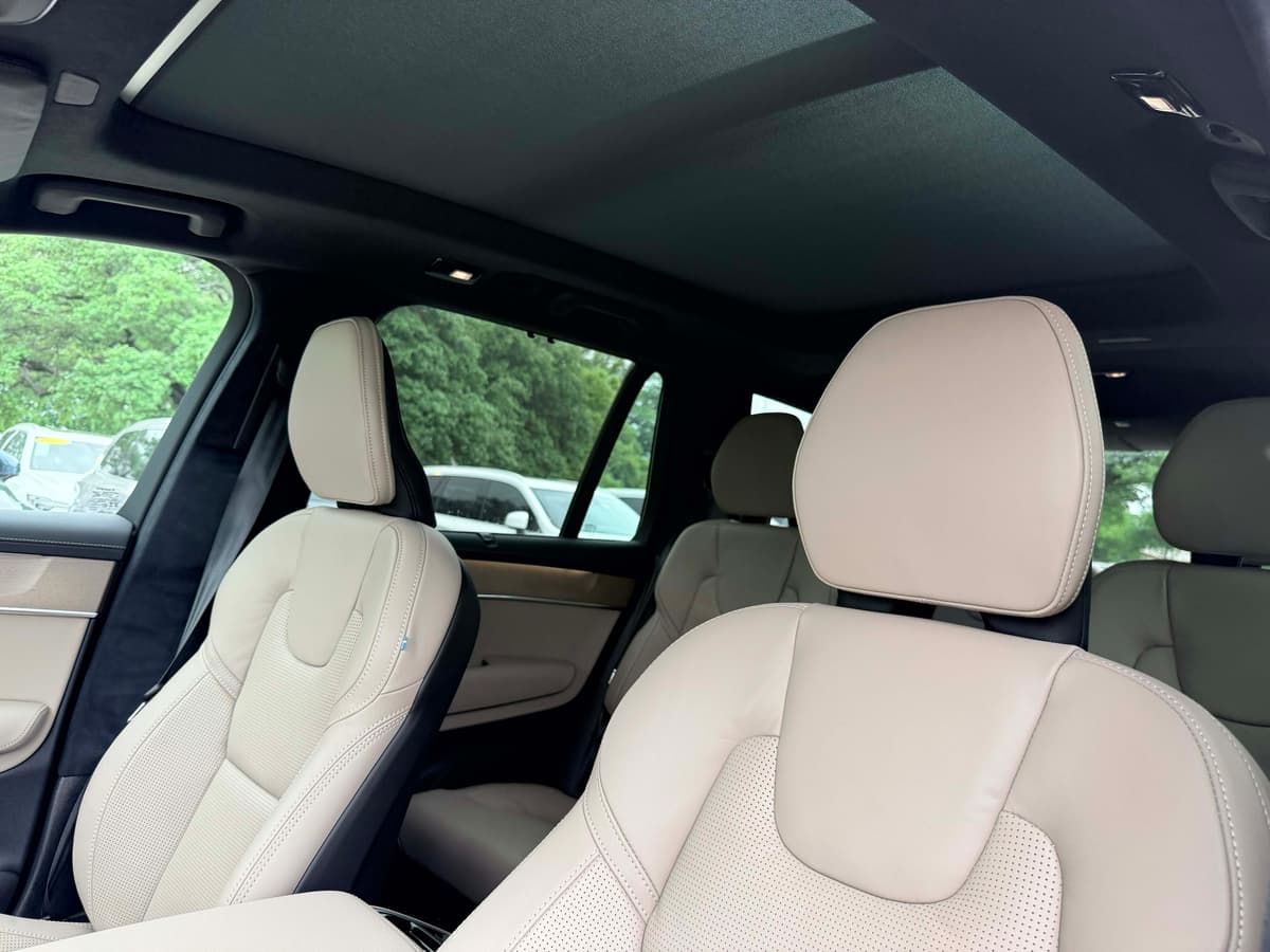 2026 Volvo XC90 plug-in hybrid - Image 12