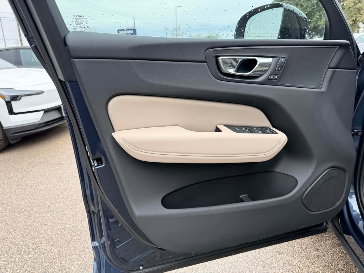 2026 Volvo XC60 - Image 10