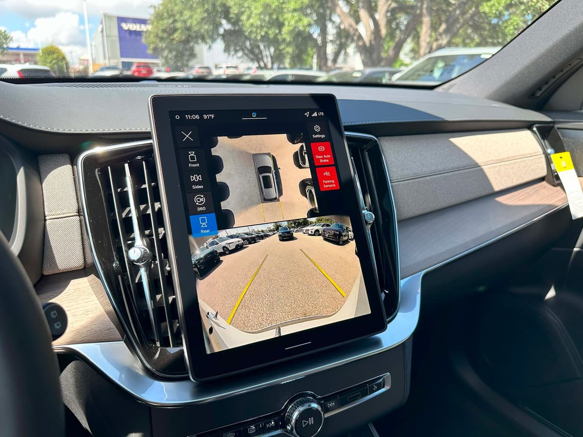 2026 Volvo XC90 - Image 25