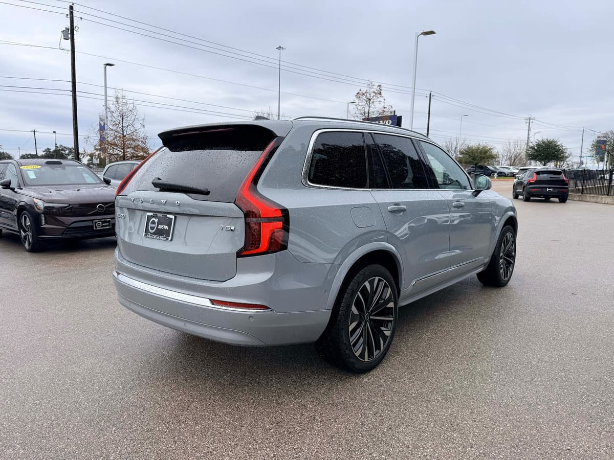 2026 Volvo XC90 plug-in hybrid - Image 6