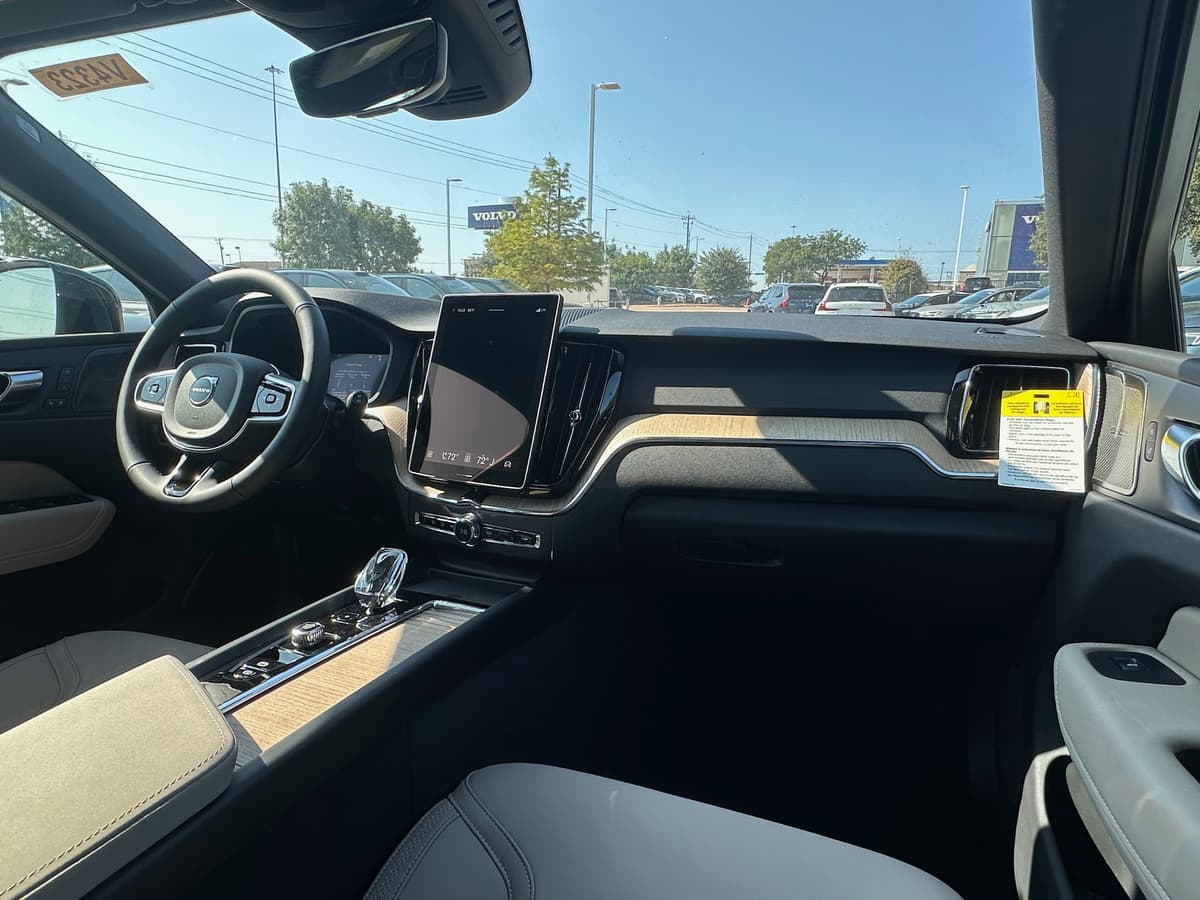 2026 Volvo XC60 - Image 10