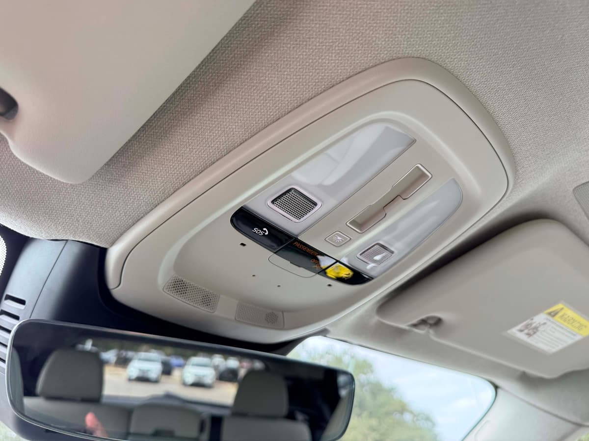 2026 Volvo XC40 - Image 24