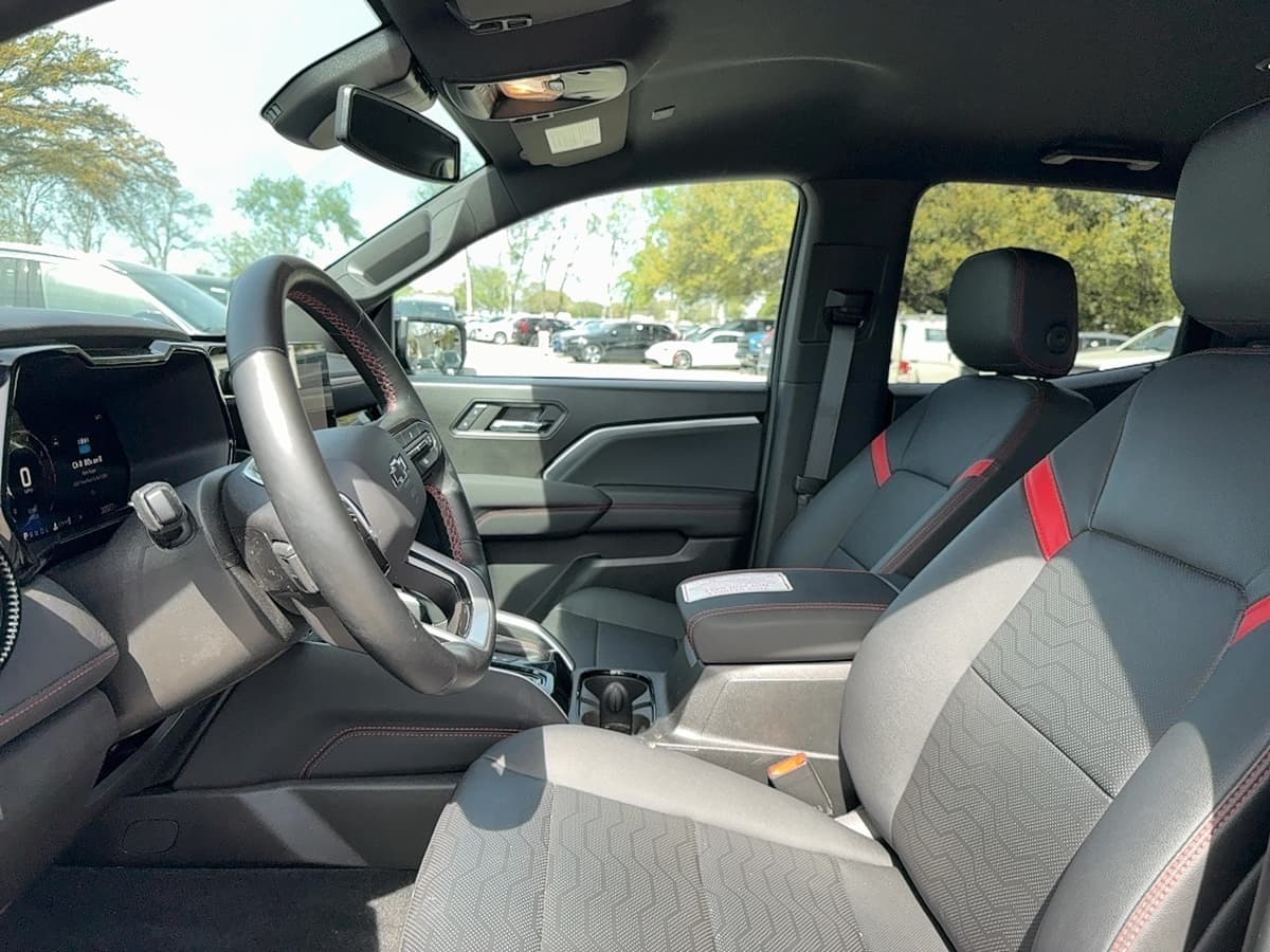 2024 Chevrolet Colorado - Image 13