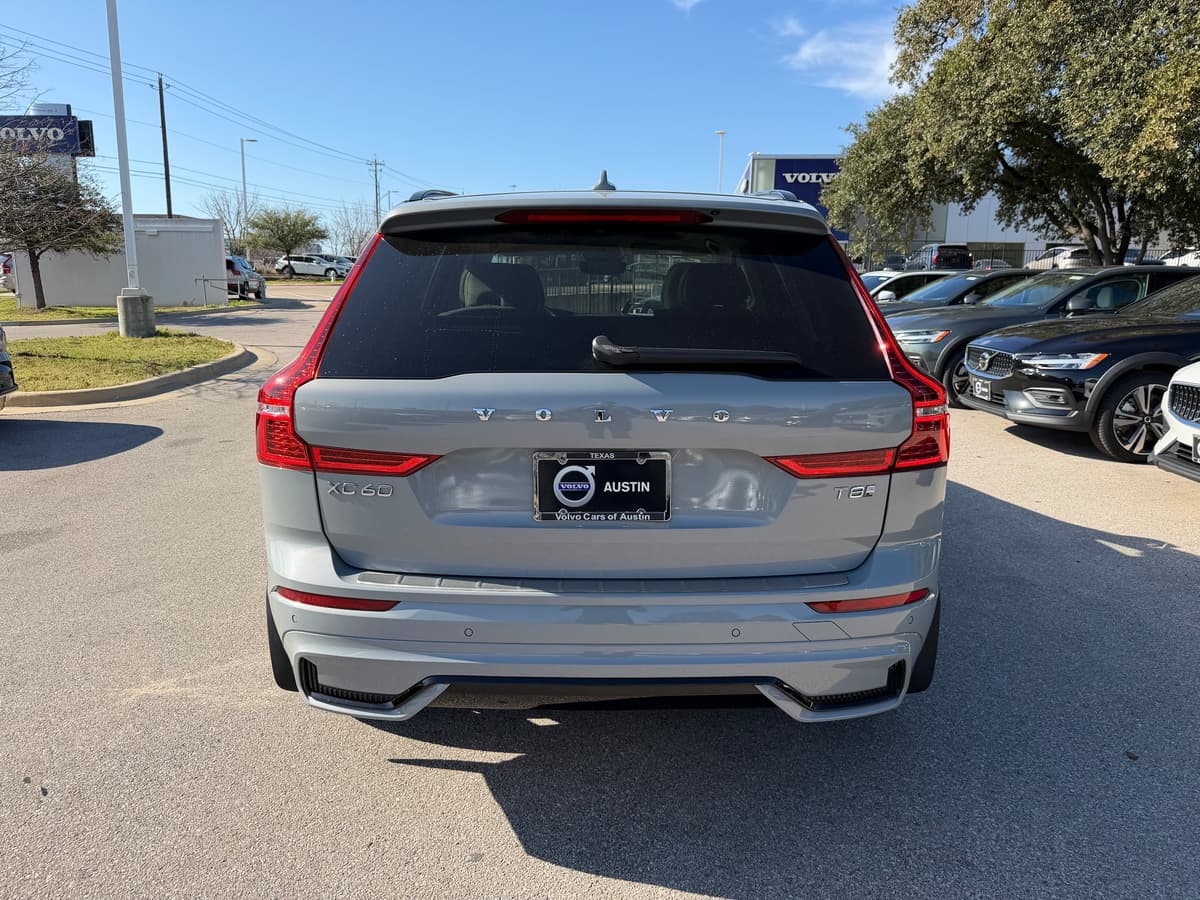 2025 Volvo XC60 plug-in hybrid - Image 5