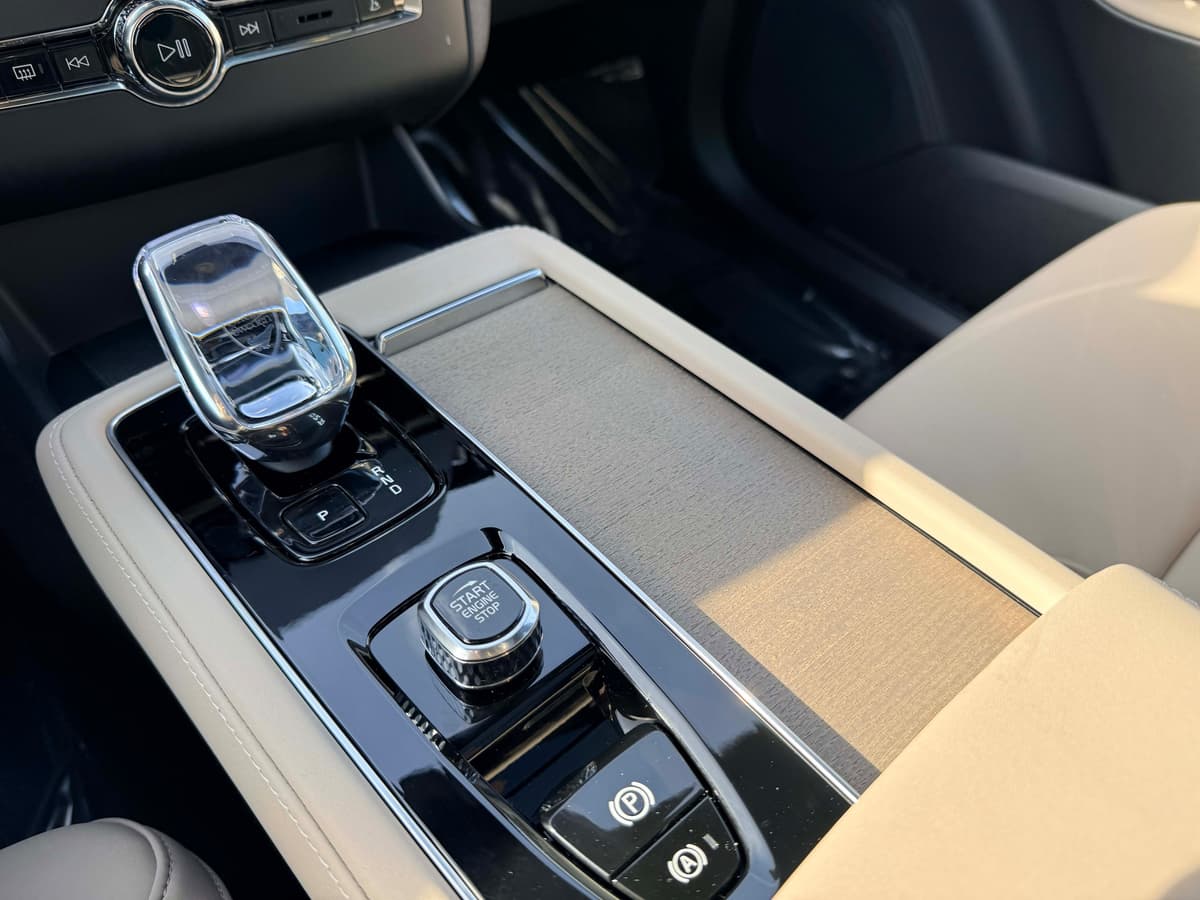 2026 Volvo XC90 plug-in hybrid - Image 24