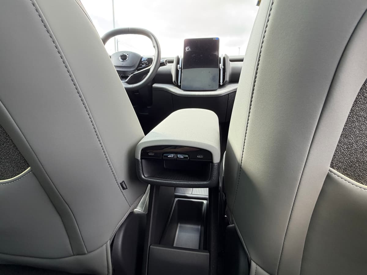 2026 Volvo EX30 - Image 11