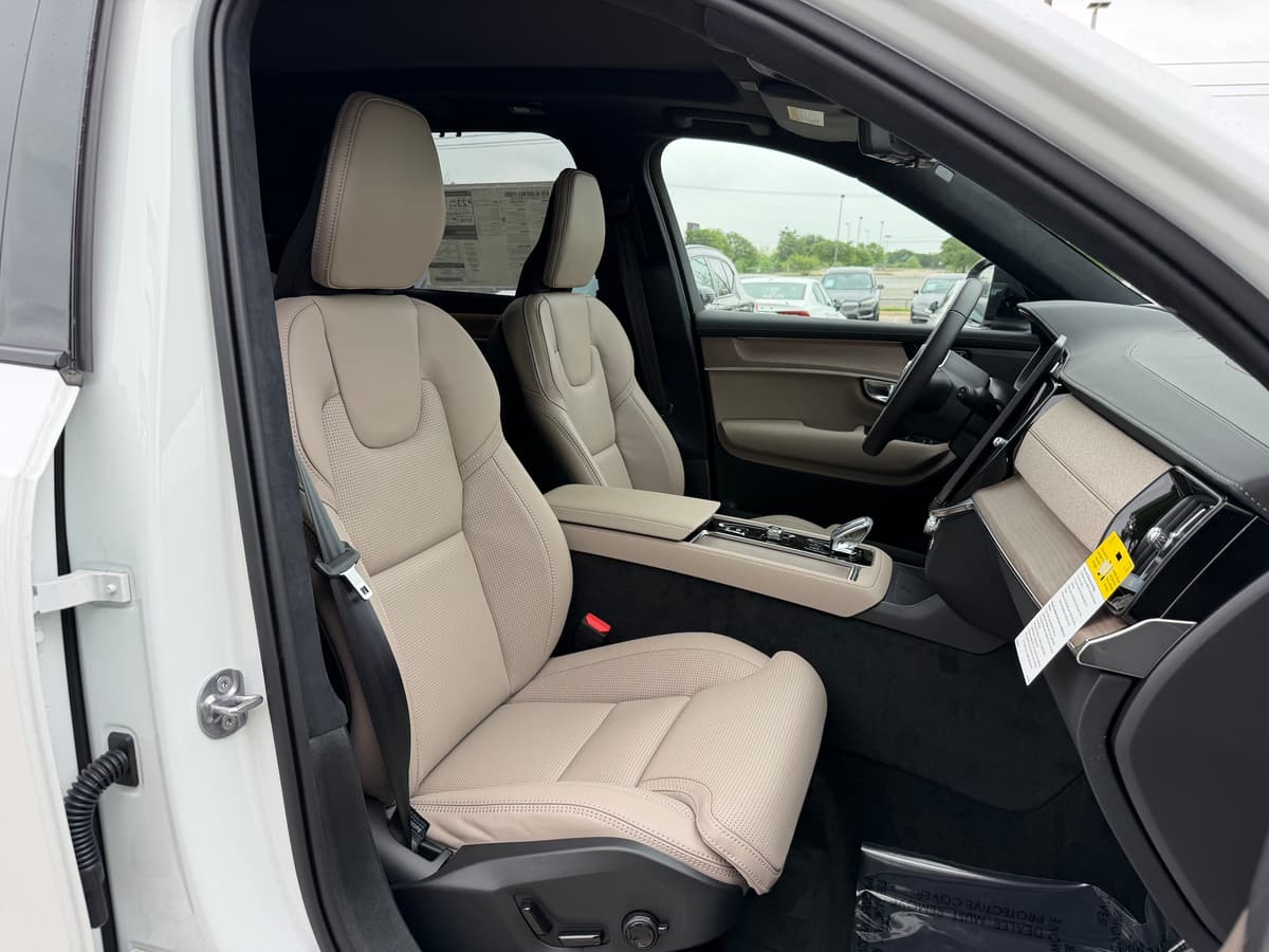2026 Volvo XC90 - Image 8