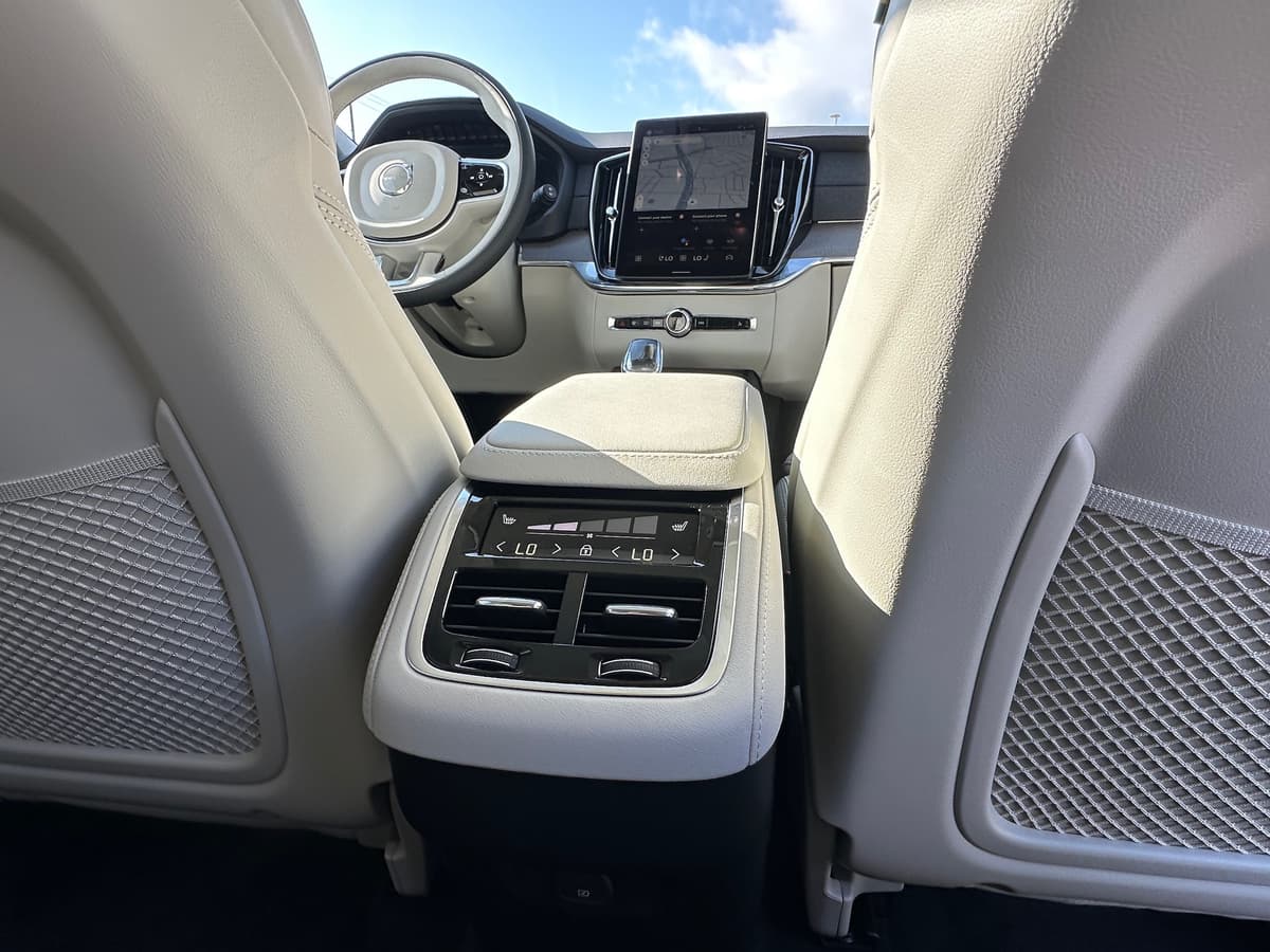 2026 Volvo XC90 - Image 12