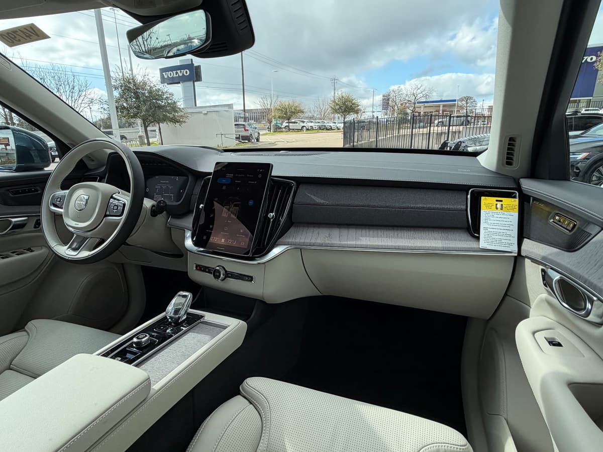 2026 Volvo XC90 - Image 11