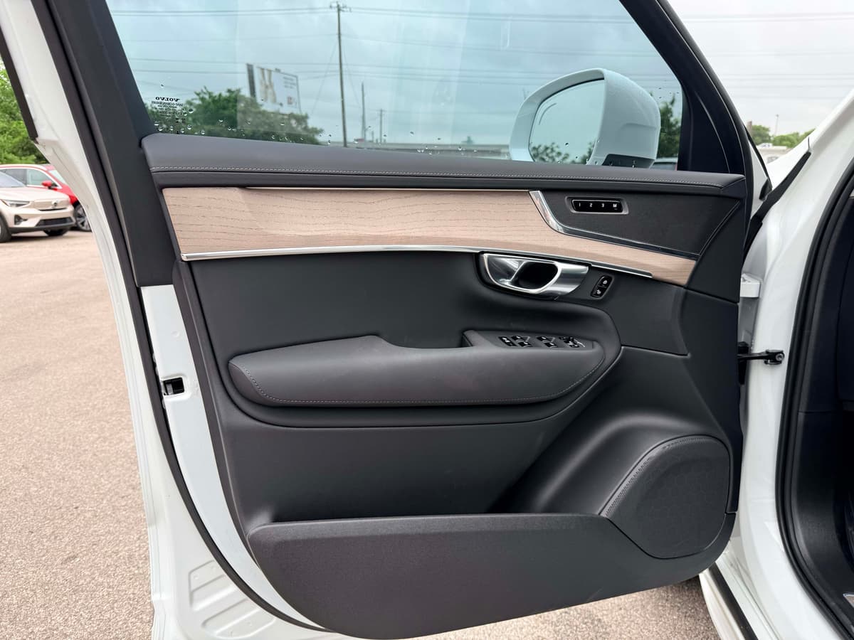 2025 Volvo XC90 - Image 10
