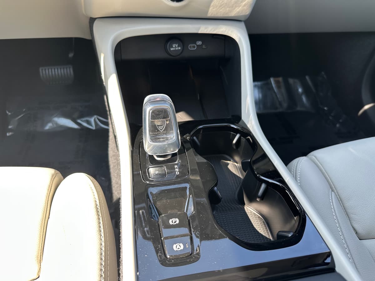 2026 Volvo XC40 - Image 12