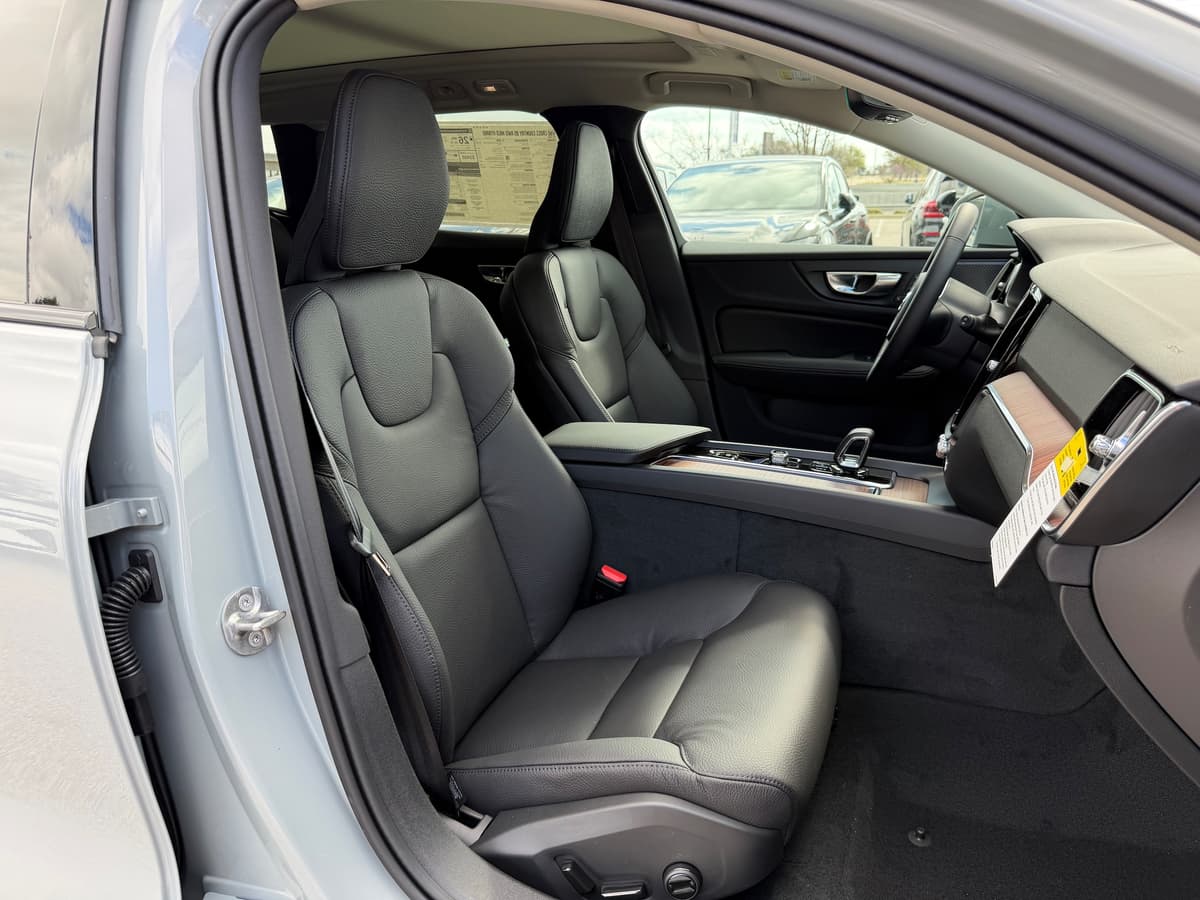 2026 Volvo V60 Cross Country - Image 8