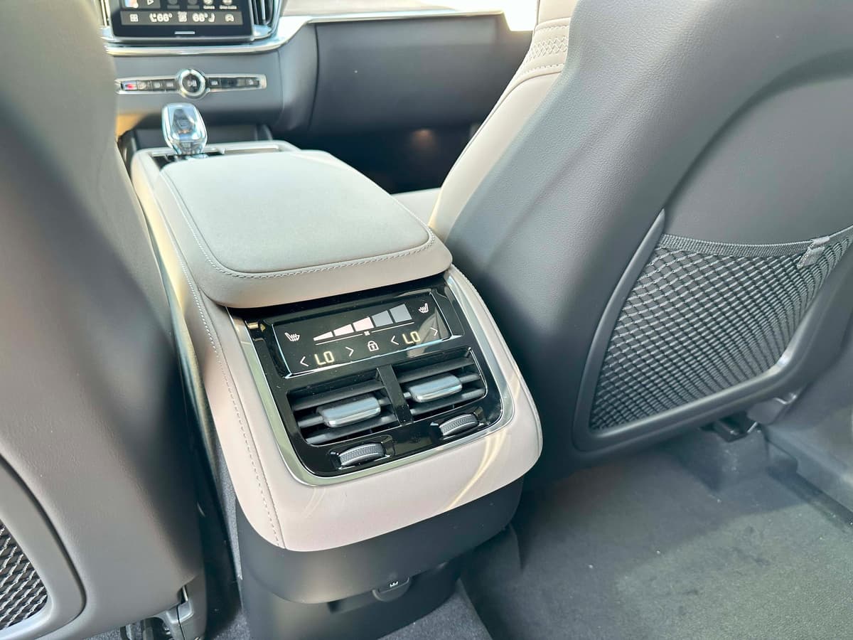 2026 Volvo XC90 - Image 17