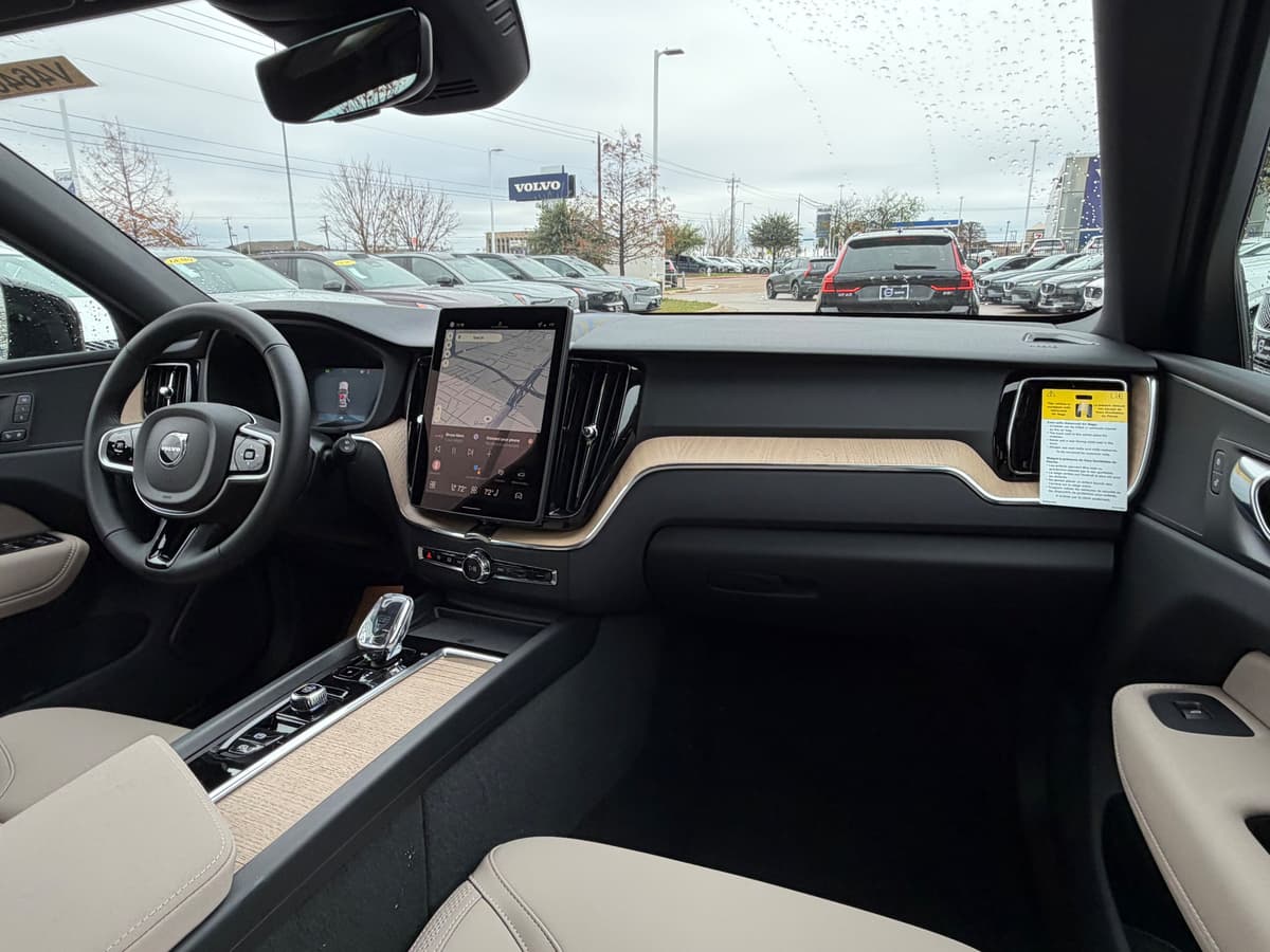2026 Volvo XC60 - Image 10