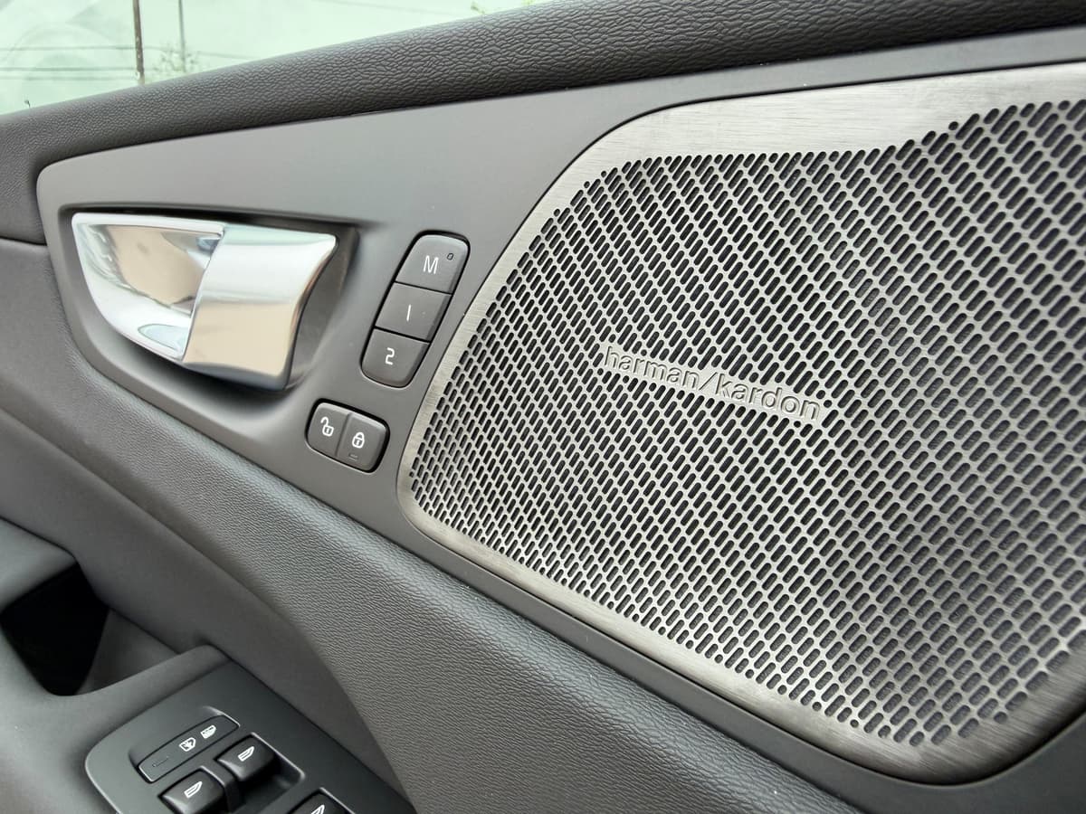 2026 Volvo XC60 - Image 18