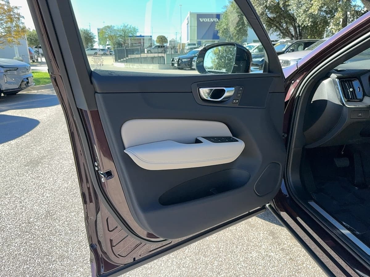 2026 Volvo XC60 - Image 11
