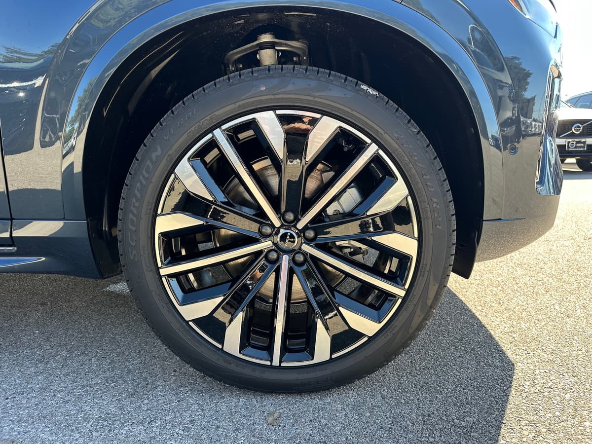 2026 Volvo XC90 - Image 8