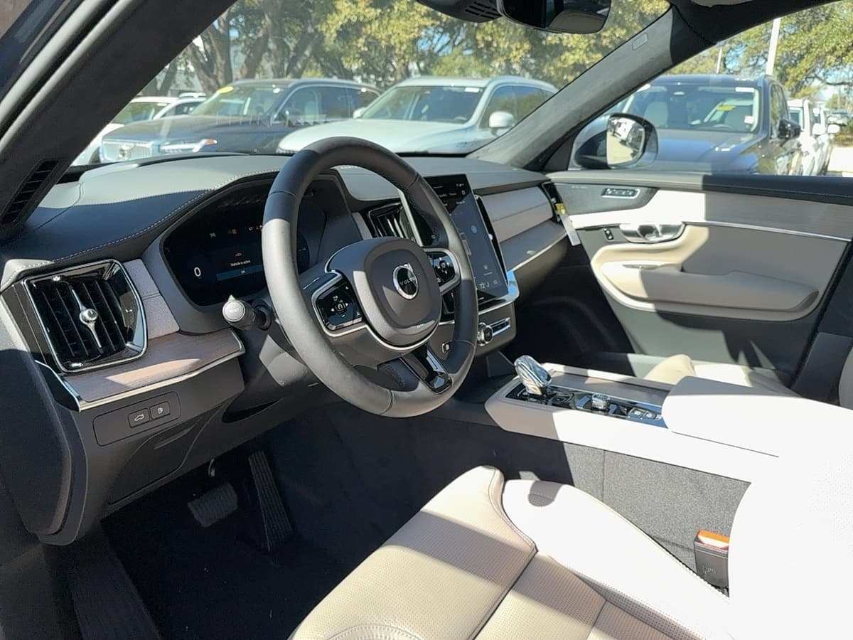 2026 Volvo XC90 plug-in hybrid - Image 12