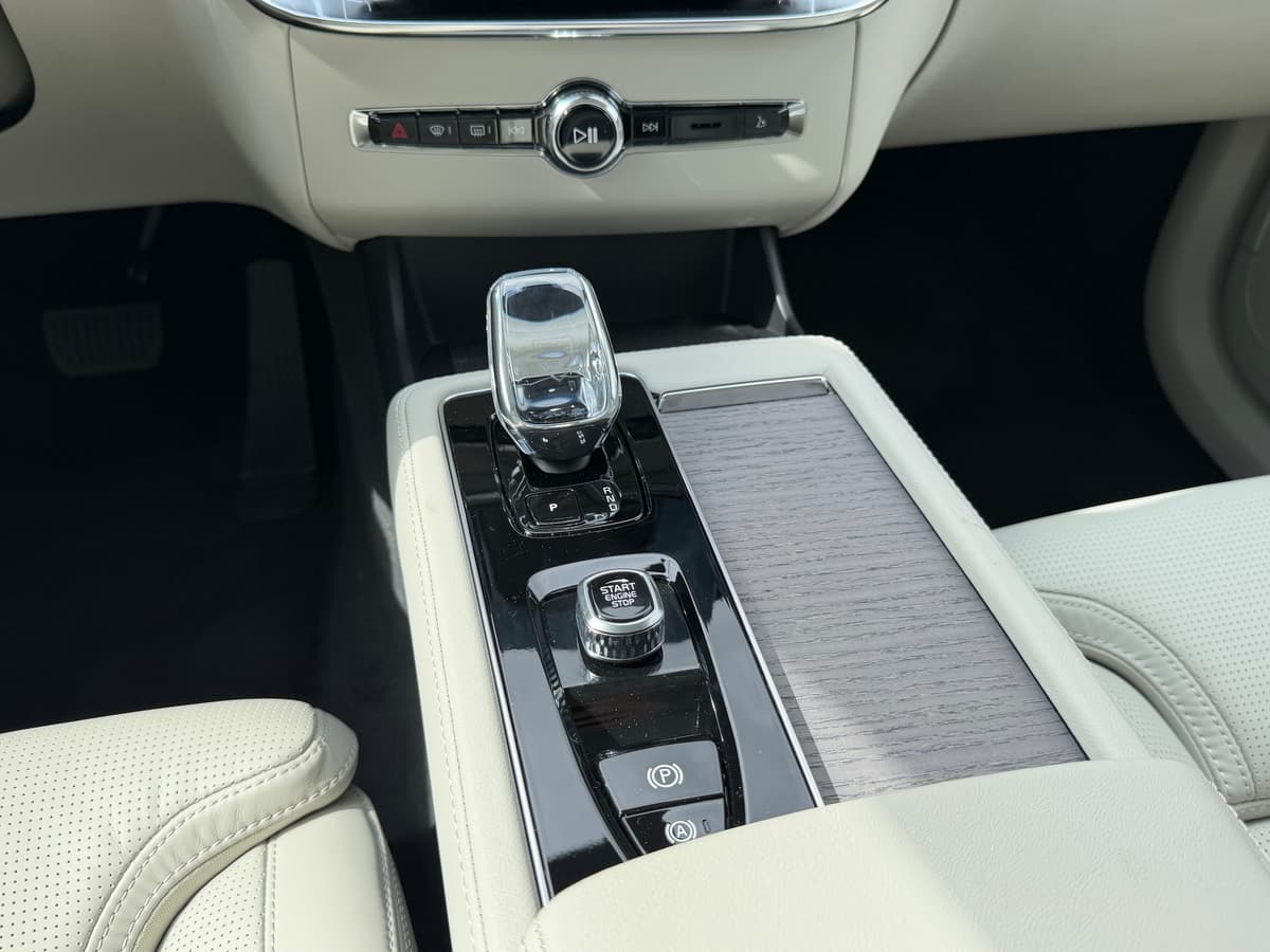2026 Volvo XC90 plug-in hybrid - Image 14