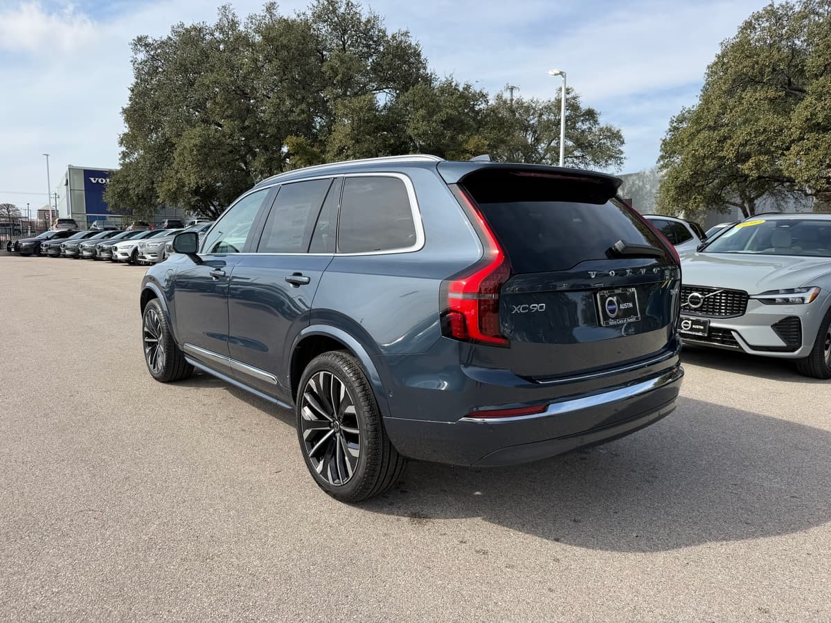2026 Volvo XC90 plug-in hybrid - Image 4