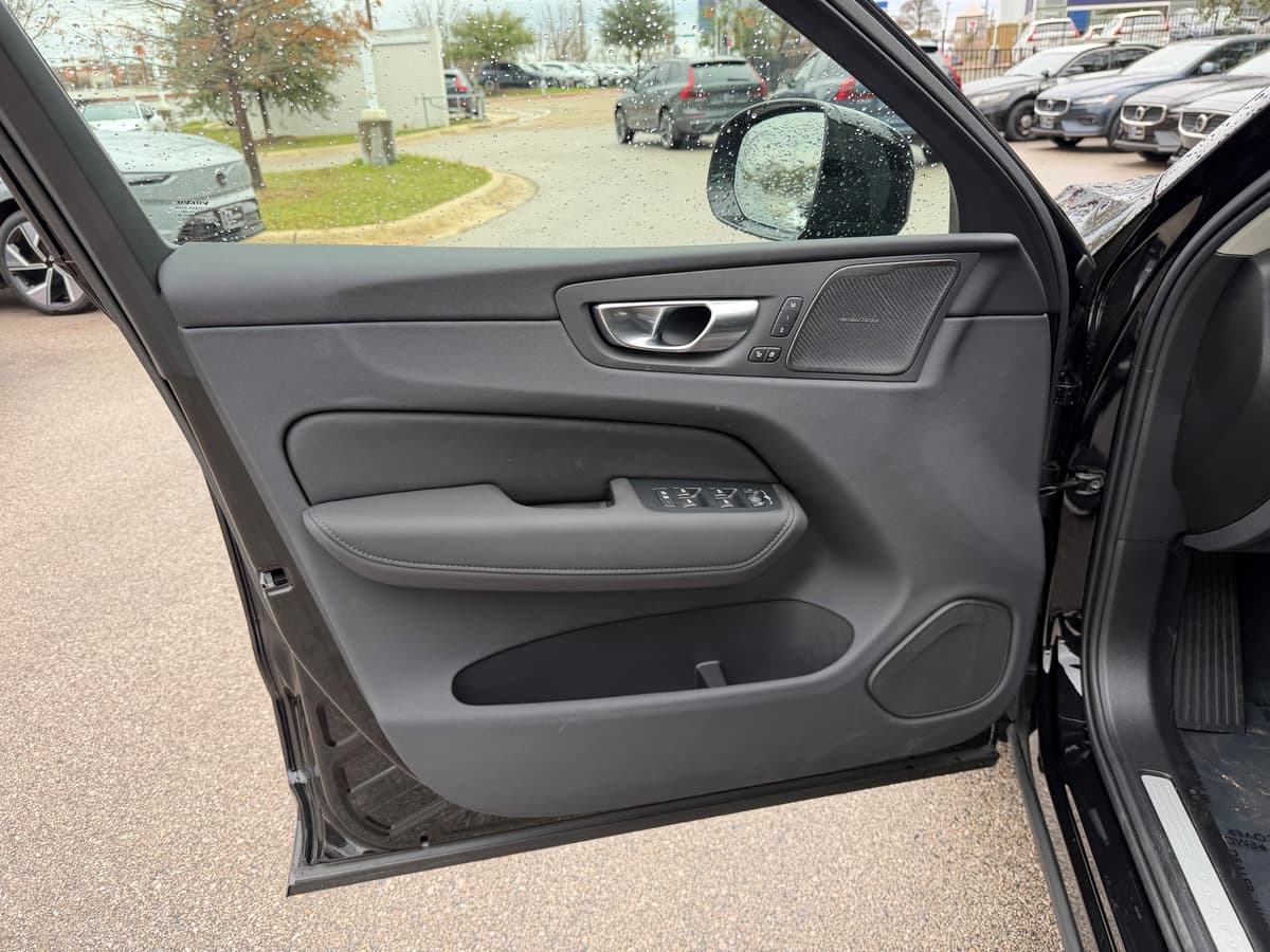 2026 Volvo XC60 - Image 18