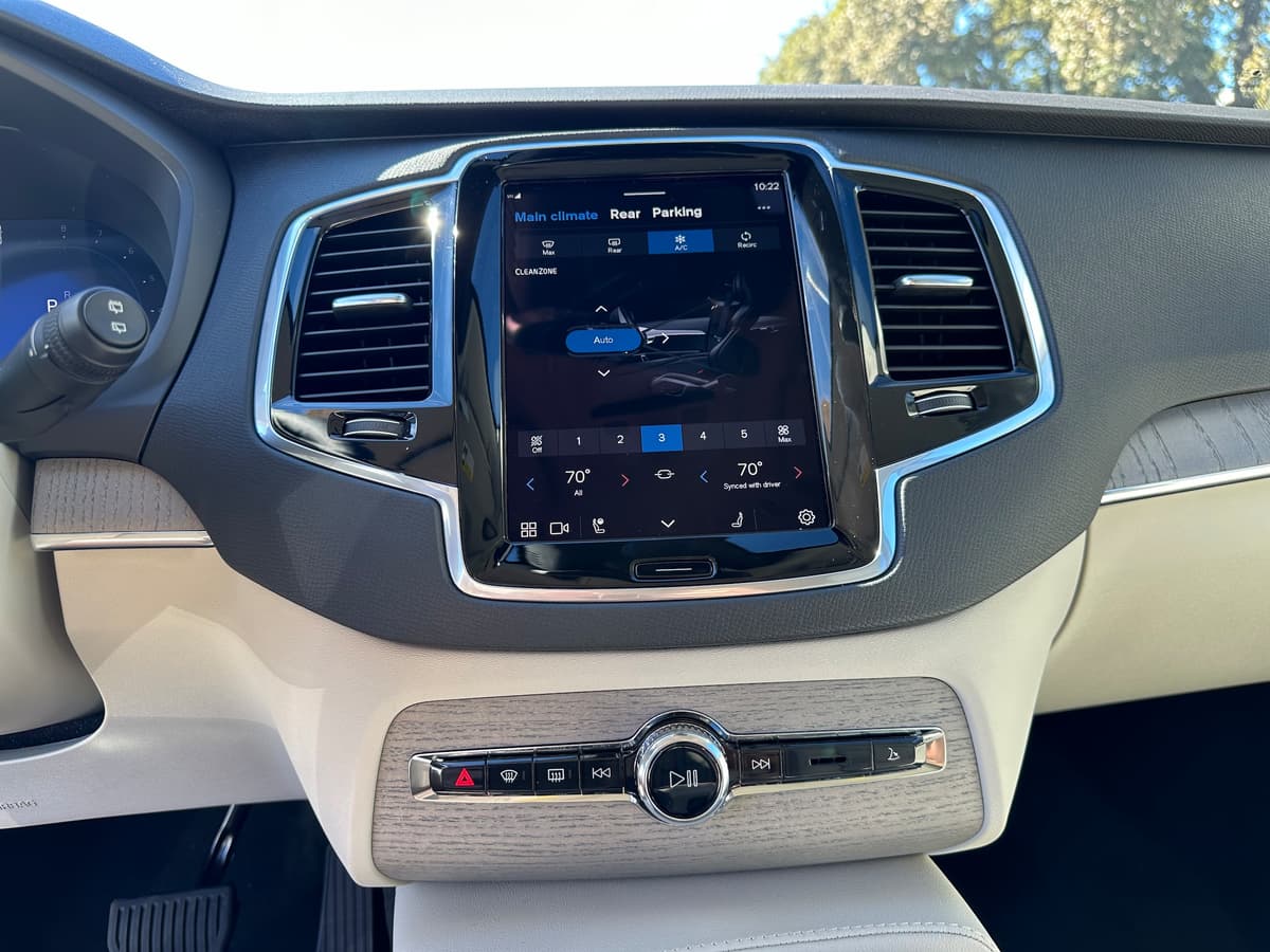 2025 Volvo XC90 - Image 8