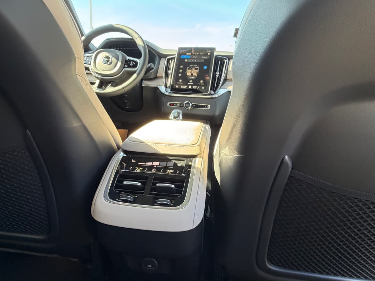 2026 Volvo XC90 - Image 12