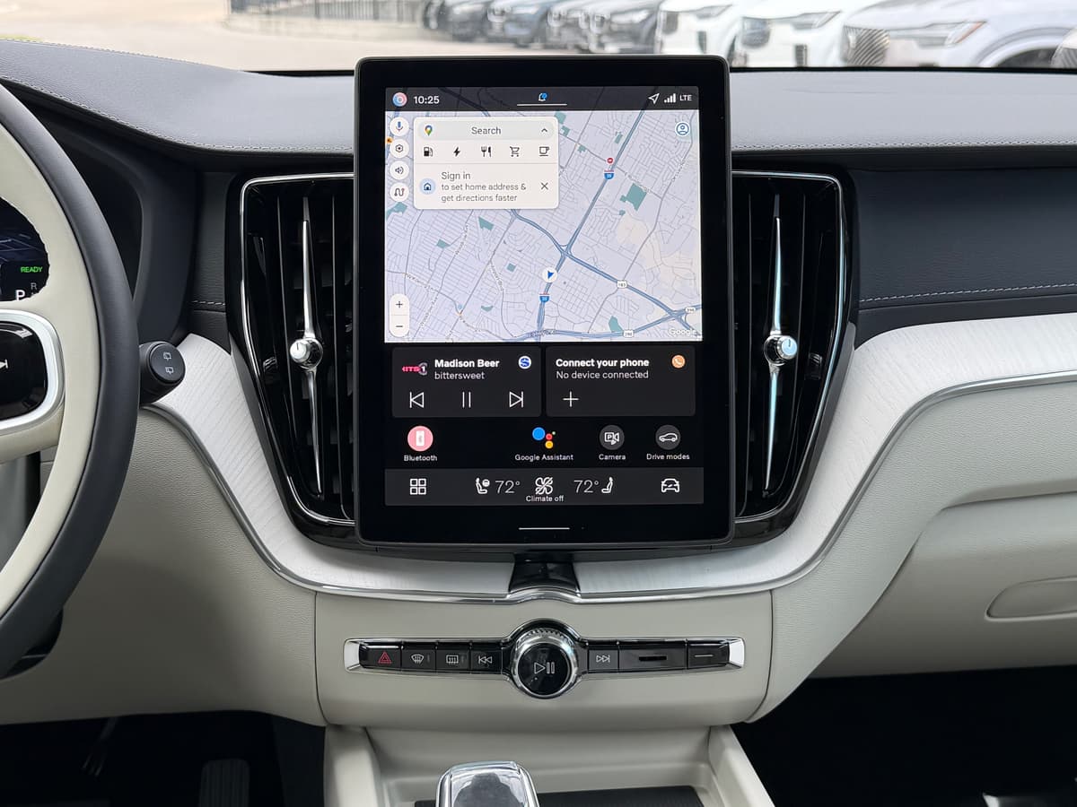 2026 Volvo XC60 plug-in hybrid - Image 12